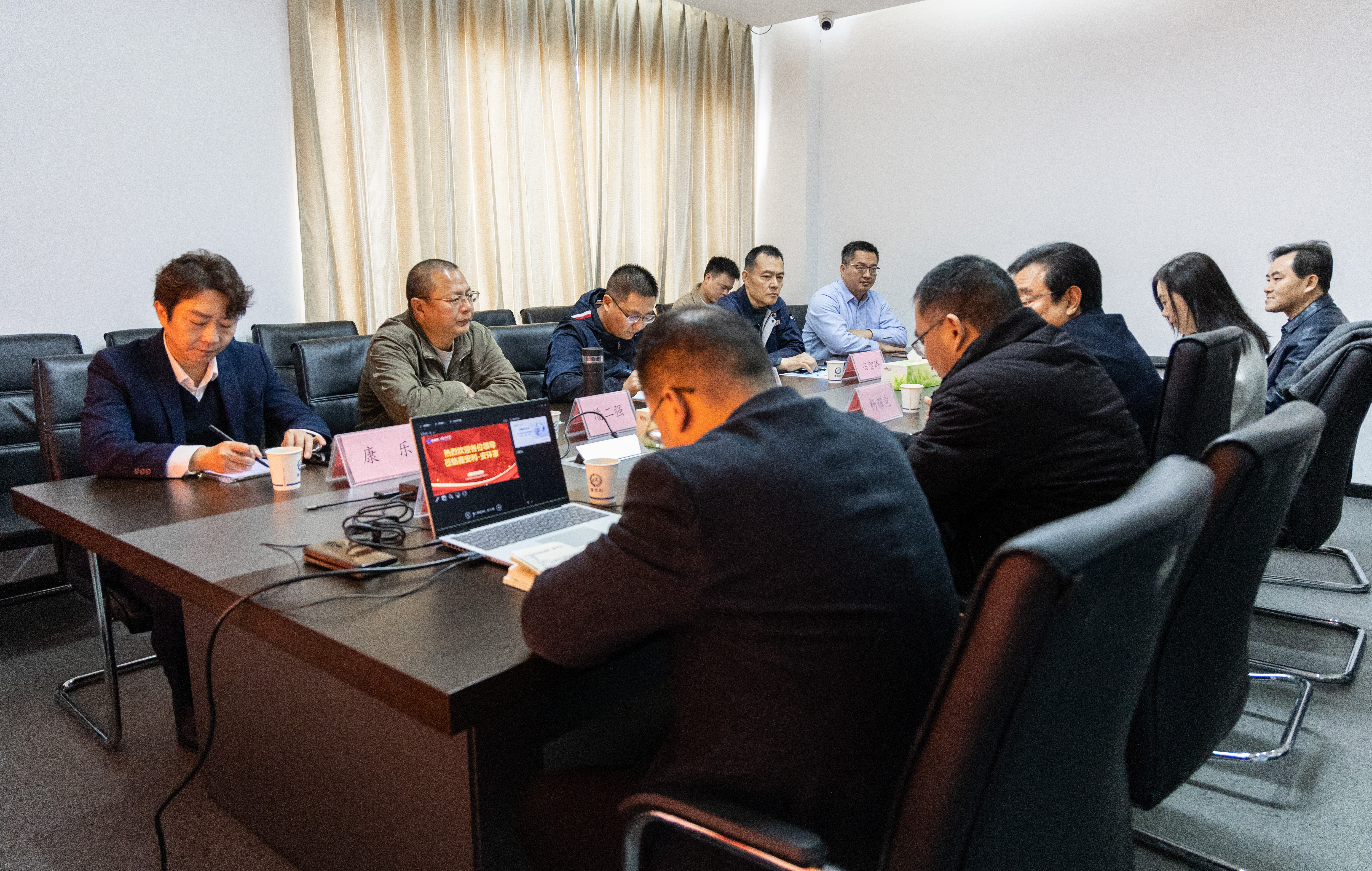 安鑫服務(wù)無憂企業(yè)客戶業(yè)務(wù)座談會(huì)成功舉辦，共探安全風(fēng)險(xiǎn)管理新路徑